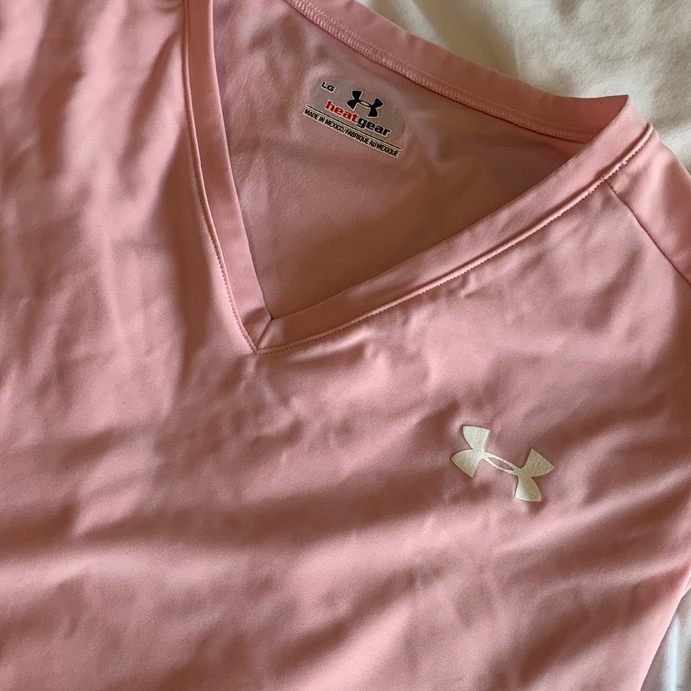 🩷NWOT Under Armour Light Pink Fitted Heat Gear🩷